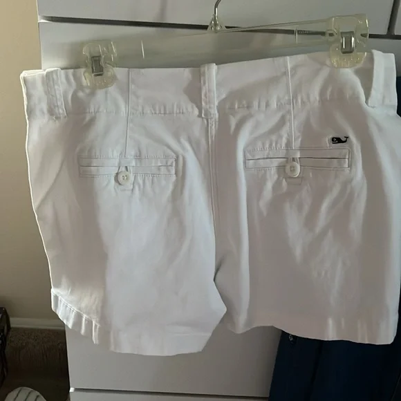White shorts - Picture 4 of 7